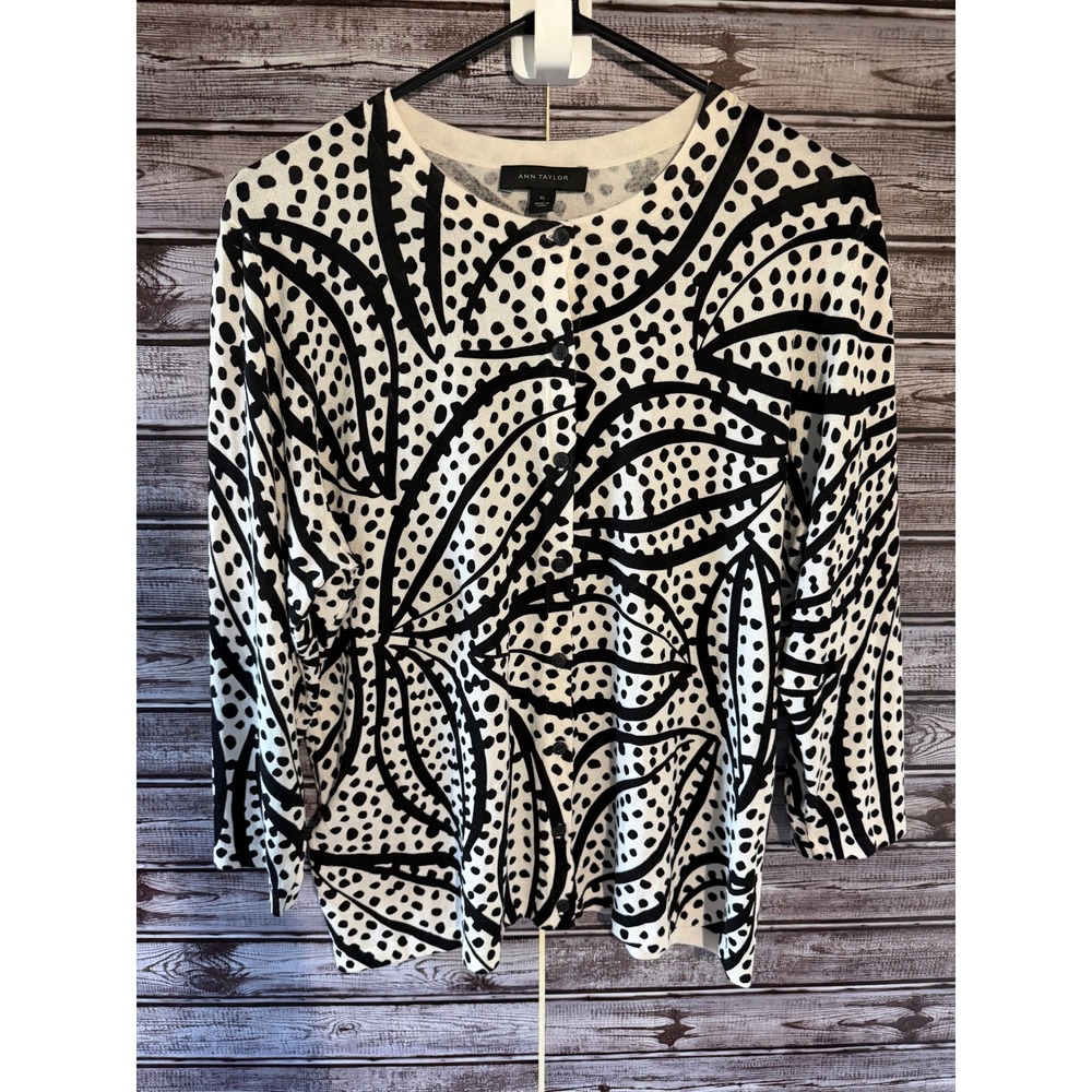 Ann Taylor Women's Long-Sleeved Button-Down Cardigan Sweater Sz XL Abstract Leaf